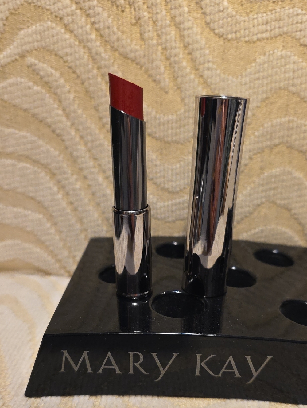 Mary Kay Sizzling Red True Dimensions Lipstick